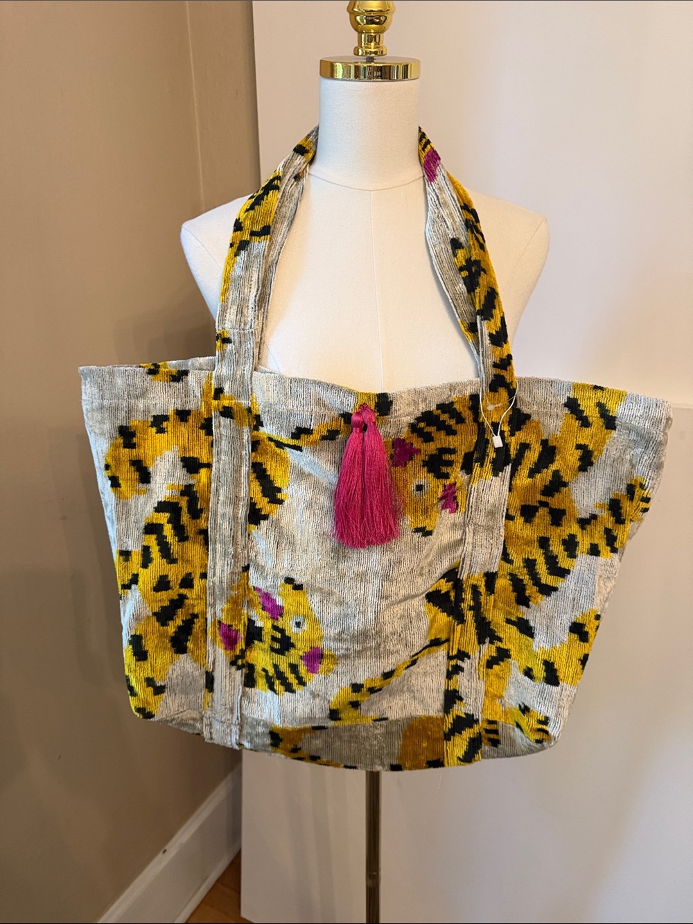 Wolf & Willa Emily tote brand new tiger print